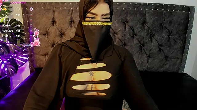 Snapshot of leyla_ali4 chatting on February 17, 11:29 am leyla ali4 online show from February 17, 11:29 am