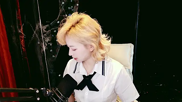 Snapshot of Lady-Mia777 chatting on February 12, 12:00 pm Lady-Mia777 online show from February 12, 12:00 pm