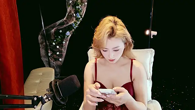 Lady-Mia777 online show from March 7, 5:26 am