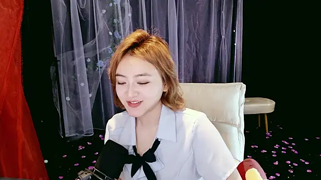 Lady-Mia777 online show from April 7, 4:13 am