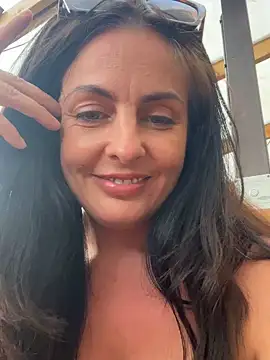 BritishKimi online show from July 31, 5:45 pm