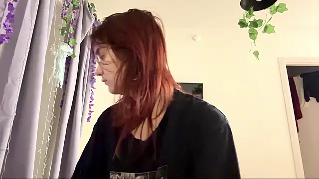 Snapshot of LunaMacky chatting on February 8, 12:03 am LunaMacky online show from February 8, 12:03 am