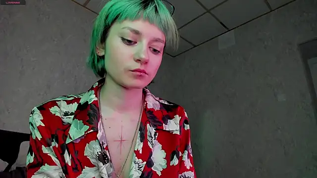 Snapshot of Scarle_Whisper chatting on June 3, 5:51 pm Scarle Whisper online show from June 3, 5:51 pm