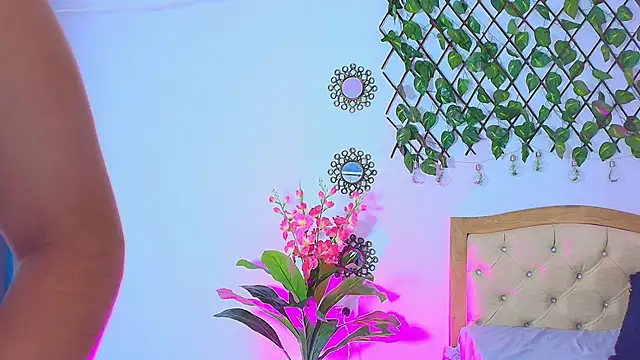 Snapshot of Miabunny___ chatting on March 2, 5:08 am Miabunny online show from March 2, 5:08 am