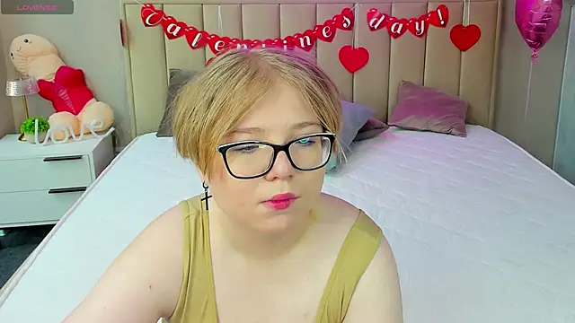 Snapshot of Lauraaa_Smith chatting on February 19, 12:39 am Lauraaa Smith online show from February 19, 12:39 am