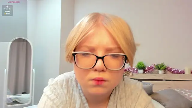 Snapshot of Lauraaa_Smith chatting on February 24, 7:28 am Lauraaa Smith online show from February 24, 7:28 am