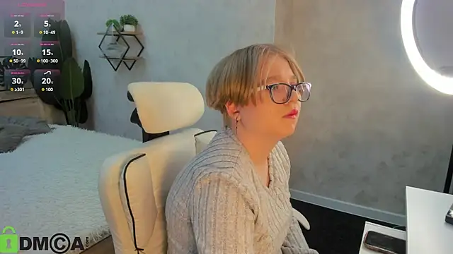 Snapshot of Lauraaa_Smith chatting on February 25, 7:18 am Lauraaa Smith online show from February 25, 7:18 am