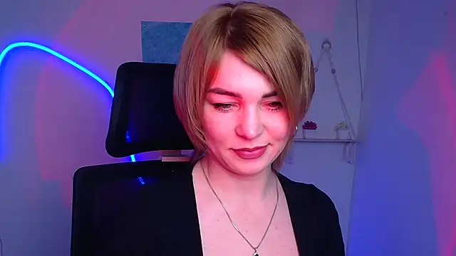 CuttieEmma online show from February 12, 6:52 am