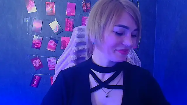 Snapshot of CuttieEmma chatting on March 7, 12:35 pm CuttieEmma online show from March 7, 12:35 pm