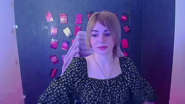 Snapshot of CuttieEmma chatting on March 8, 6:39 am CuttieEmma online show from March 8, 6:39 am