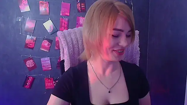 Snapshot of CuttieEmma chatting on March 12, 6:52 am CuttieEmma online show from March 12, 6:52 am