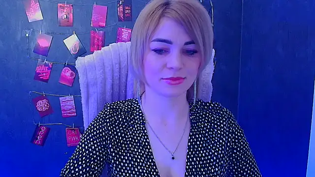 Snapshot of CuttieEmma chatting on March 20, 6:35 pm CuttieEmma online show from March 20, 6:35 pm