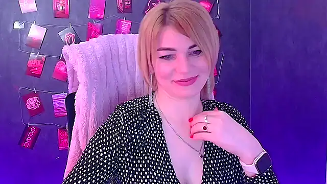 Snapshot of CuttieEmma chatting on March 23, 12:58 am CuttieEmma online show from March 23, 12:58 am