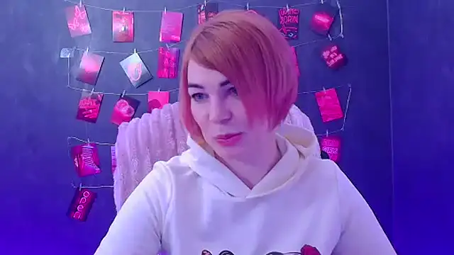 Snapshot of CuttieEmma chatting on March 29, 11:32 am CuttieEmma online show from March 29, 11:32 am