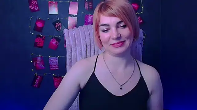 Snapshot of CuttieEmma chatting on April 2, 11:46 pm CuttieEmma online show from April 2, 11:46 pm