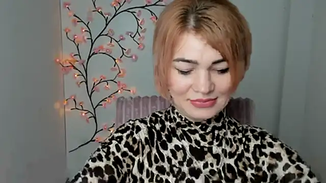Snapshot of CuttieEmma chatting on April 4, 6:00 am CuttieEmma online show from April 4, 6:00 am