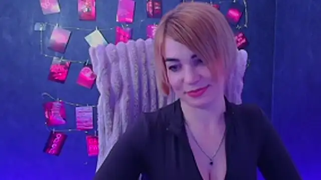 Snapshot of CuttieEmma chatting on April 10, 6:12 pm CuttieEmma online show from April 10, 6:12 pm