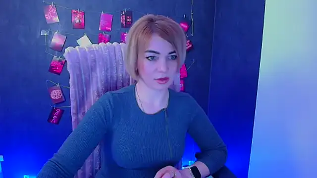 Snapshot of CuttieEmma chatting on April 14, 11:49 am CuttieEmma online show from April 14, 11:49 am