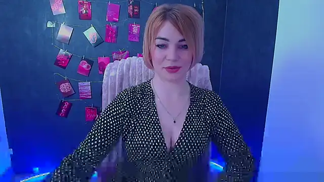 Snapshot of CuttieEmma chatting on April 22, 11:56 am CuttieEmma online show from April 22, 11:56 am
