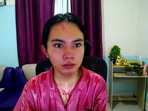 Snapshot of devine_goddess chatting on April 23, 9:52 am devine goddess online show from April 23, 9:52 am