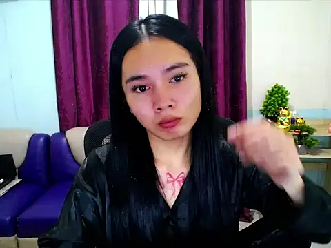 Snapshot of devine_goddess chatting on April 26, 3:37 am devine goddess online show from April 26, 3:37 am