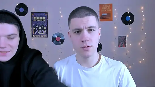 Snapshot of neo_raze chatting on February 8, 8:12 pm neo raze online show from February 8, 8:12 pm