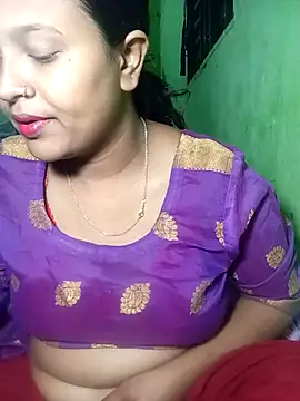 Romantic-Couple999 online show from February 19, 4:36 pm