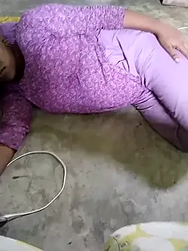 Romantic-Couple999 online show from April 25, 10:18 am