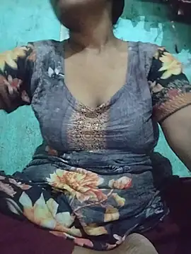 Romantic-Couple999 online show from June 23, 6:33 am