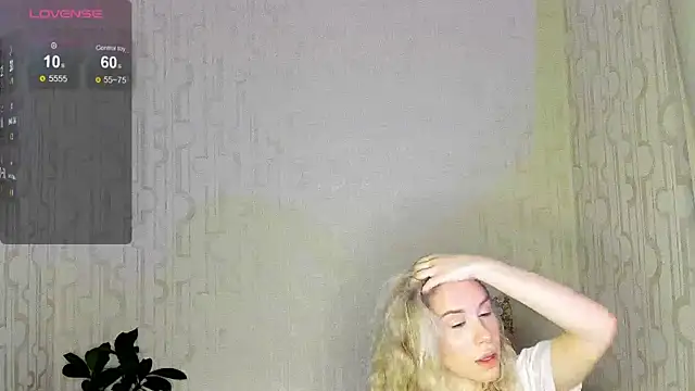 Snapshot of Elysia_kiss chatting on February 15, 5:04 am Elysia kiss online show from February 15, 5:04 am