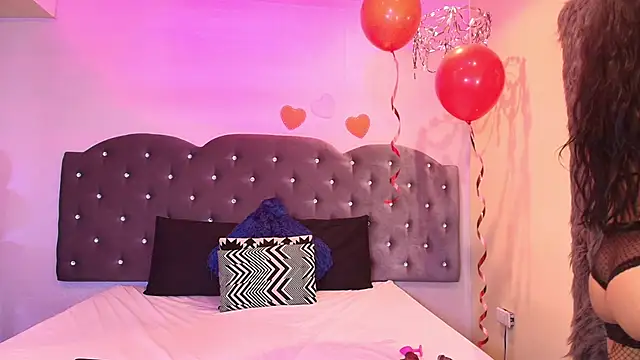 Snapshot of Lara_pons chatting on February 19, 2:02 pm Lara pons online show from February 19, 2:02 pm