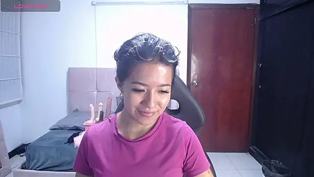 Snapshot of Lynn_turner chatting on June 10, 1:10 pm Lynn turner online show from June 10, 1:10 pm