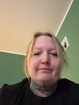 Snapshot of Lolaaxxx13 chatting on May 16, 6:28 pm Lolaaxxx13 online show from May 16, 6:28 pm