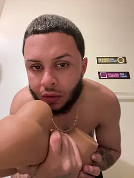 Tu PaPi Favorito online show from February 5, 4:17 am