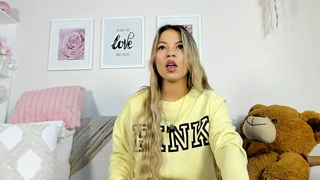 Mia Rosee1 online show from February 23, 11:24 pm