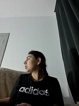 Snapshot of AbellaDesiree chatting on February 28, 4:02 am AbellaDesiree online show from February 28, 4:02 am