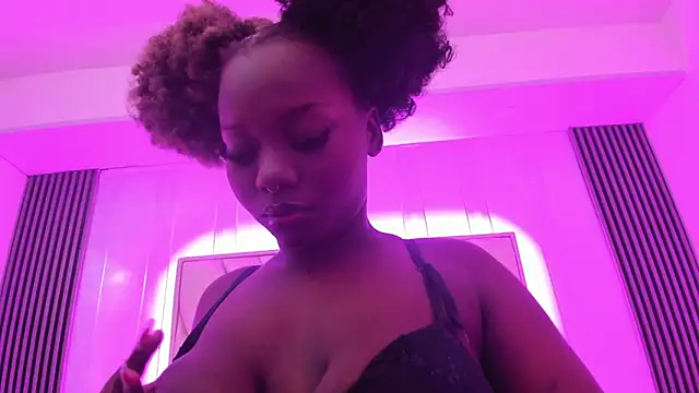 Snapshot of Sotf_Charlotte chatting on February 3, 11:59 am Sotf Charlotte online show from February 3, 11:59 am