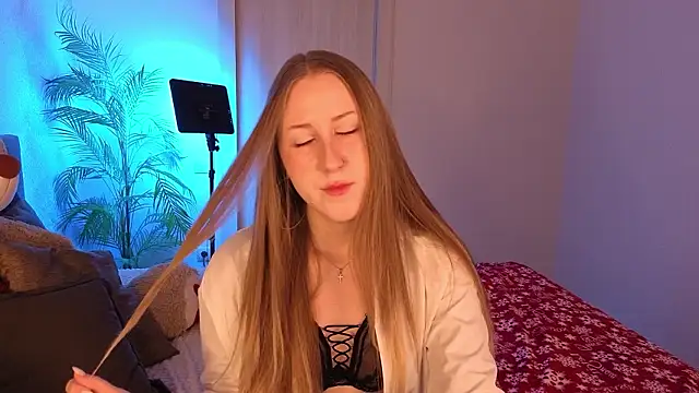 Snapshot of CassieReborn chatting on February 2, 9:57 pm CassieReborn online show from February 2, 9:57 pm