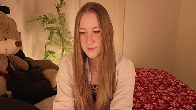 Snapshot of CassieReborn chatting on February 3, 9:09 pm CassieReborn online show from February 3, 9:09 pm