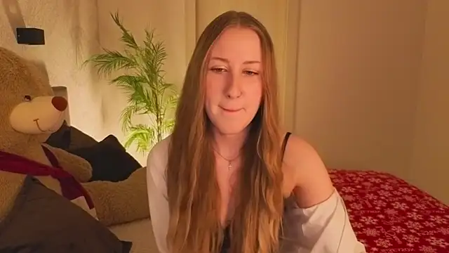 Snapshot of CassieReborn chatting on February 7, 9:18 pm CassieReborn online show from February 7, 9:18 pm