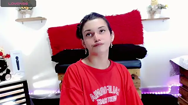 NathalialLooes online show from February 15, 8:49 pm