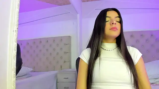 Snapshot of KarelyMitchel chatting on February 18, 1:51 pm KarelyMitchel online show from February 18, 1:51 pm