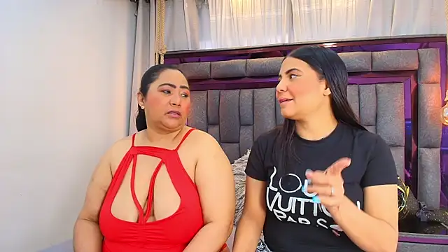 Snapshot of Karina_Mendoza chatting on April 19, 12:04 pm Karina Mendoza online show from April 19, 12:04 pm