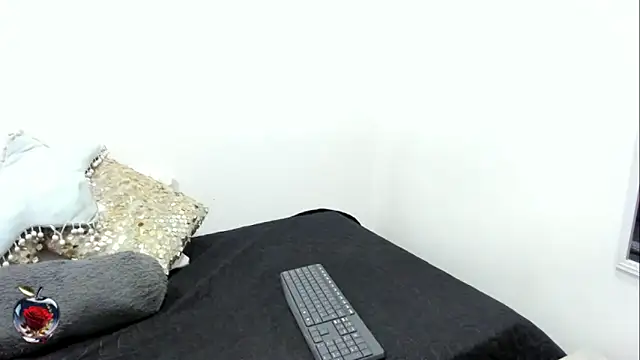 KimberlyVelez  online show from February 17, 7:53 pm