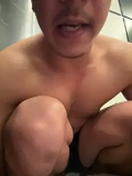 Snapshot of tonyxx000 chatting on March 2, 7:10 pm tonyxx000 online show from March 2, 7:10 pm