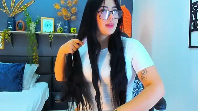 Snapshot of eliza_pink24 chatting on February 9, 9:41 pm eliza pink24 online show from February 9, 9:41 pm