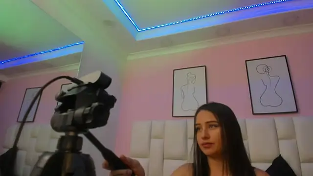 SARHA ANTONELLI online show from June 14, 12:18 pm