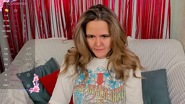 Snapshot of LilyBel chatting on February 17, 8:00 am LilyBel online show from February 17, 8:00 am