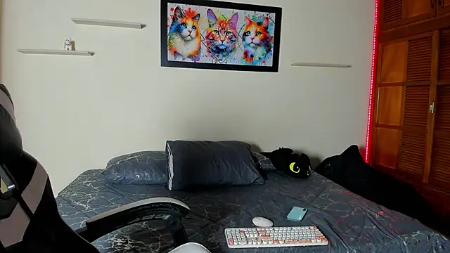 Snapshot of meredit_cris23 chatting on February 12, 1:11 am meredit cris23 online show from February 12, 1:11 am