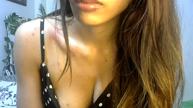 Snapshot of call_me_babyy chatting on March 28, 10:59 am call me babyy online show from March 28, 10:59 am